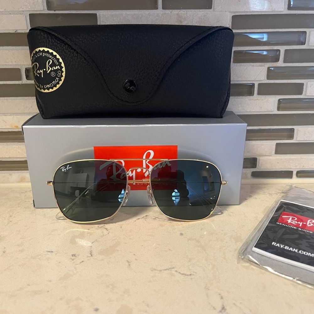 Ray-Ban Caravan Gold Frame Sunglasses with Green Lenses.